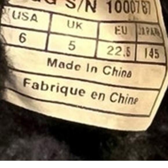 UGG Baby/Toddler Mini Bailey Button II Boots Size 6 Suede Insulated Black - Picture 6 of 6